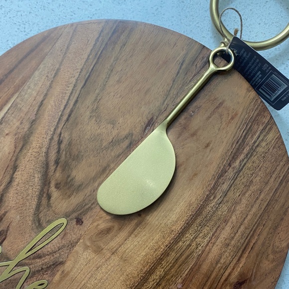 NEW Round Charcuterie Board “Cheers” engraved in Gold Metal with Cheese Knife - Picture 6 of 9